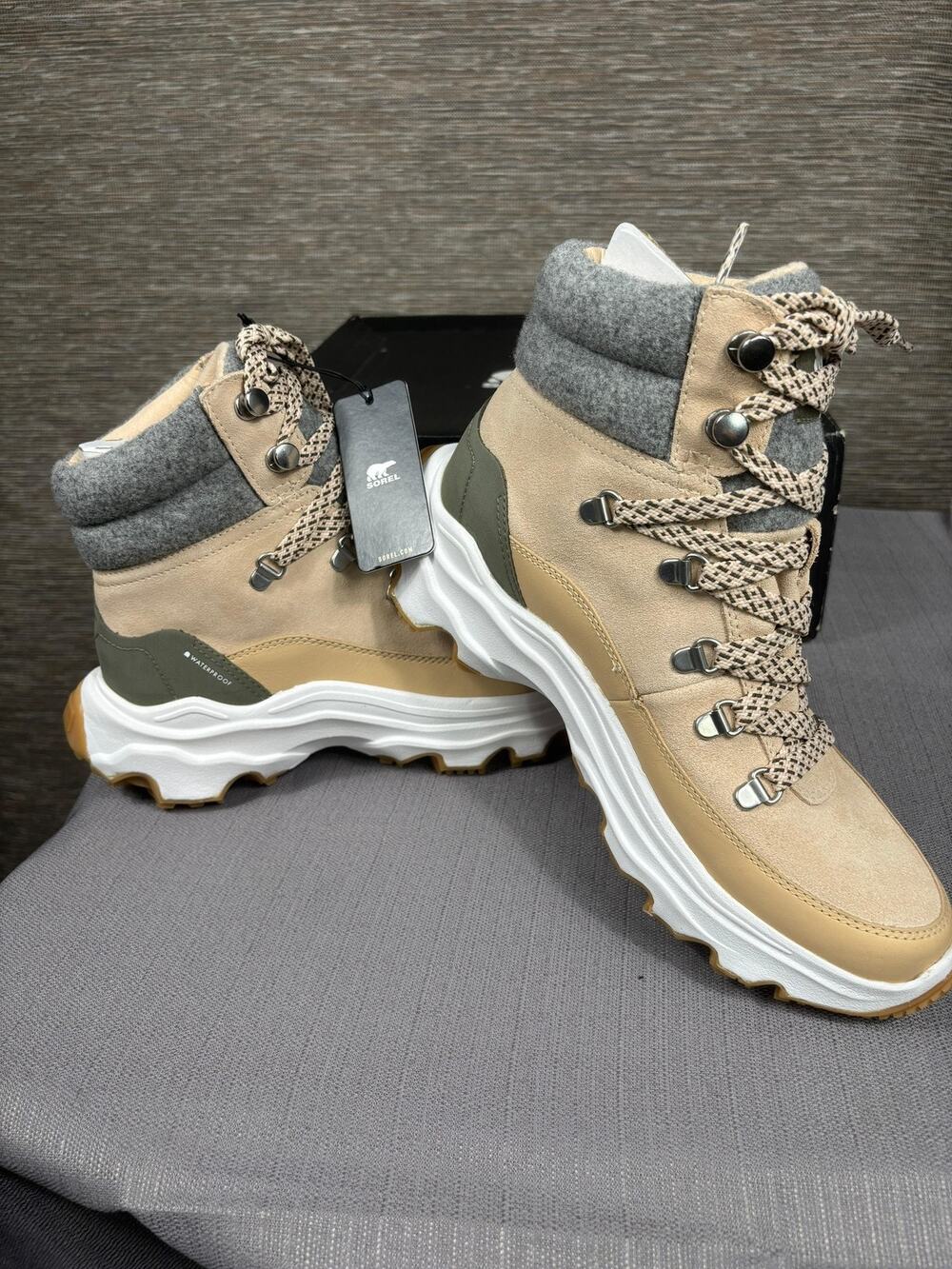 Sorel Kinetic Breakthru Conquest Boots Womens Size 10.5 Beige Waterproof Winter